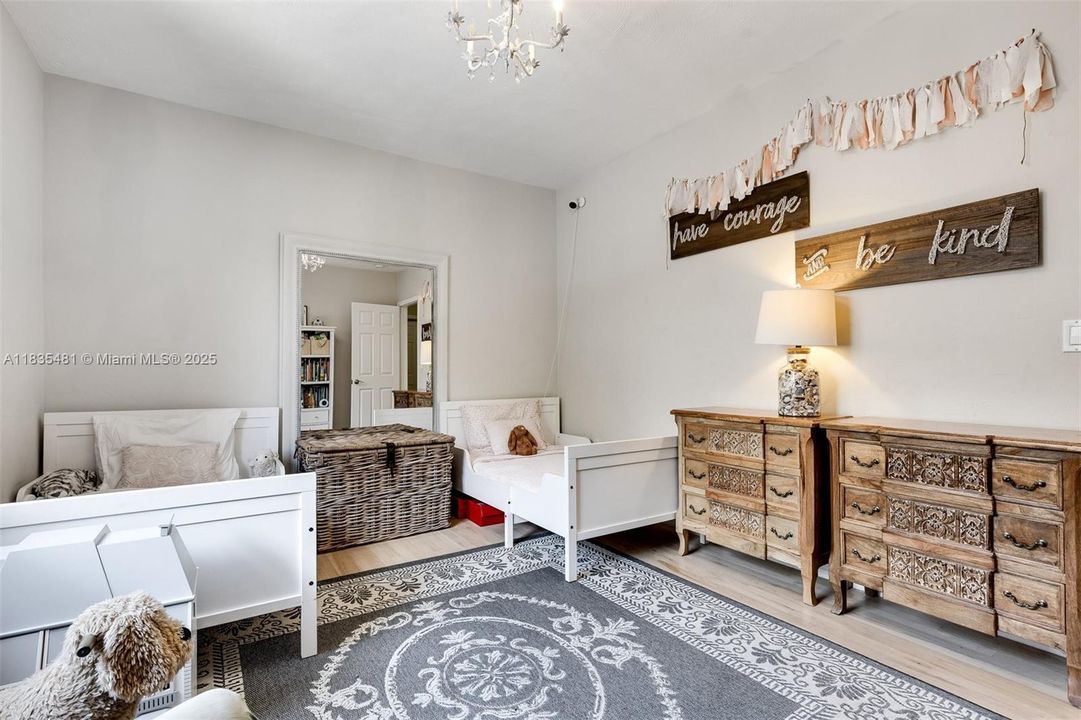 Vendido Recientemente: $1,390,000 (3 camas, 2 baños, 1683 Pies cuadrados)