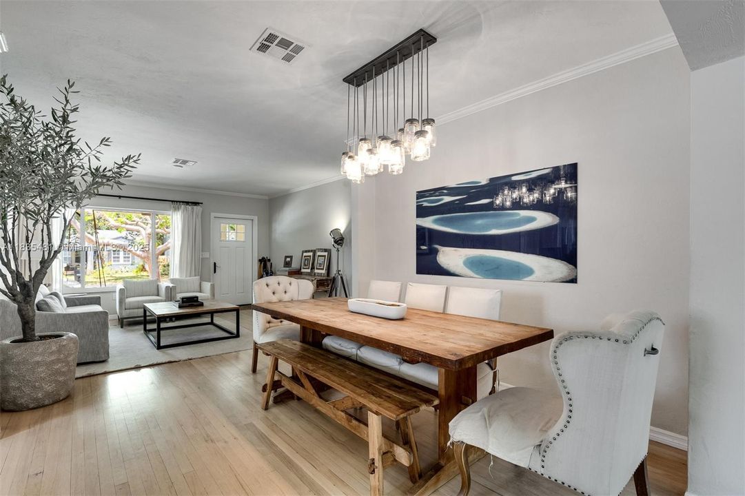 Vendido Recientemente: $1,390,000 (3 camas, 2 baños, 1683 Pies cuadrados)