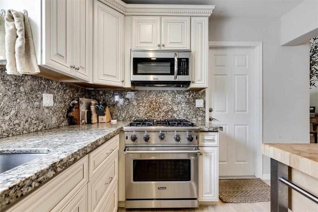 Vendido Recientemente: $1,390,000 (3 camas, 2 baños, 1683 Pies cuadrados)