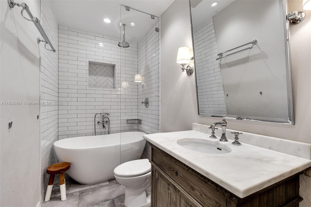 Vendido Recientemente: $1,390,000 (3 camas, 2 baños, 1683 Pies cuadrados)