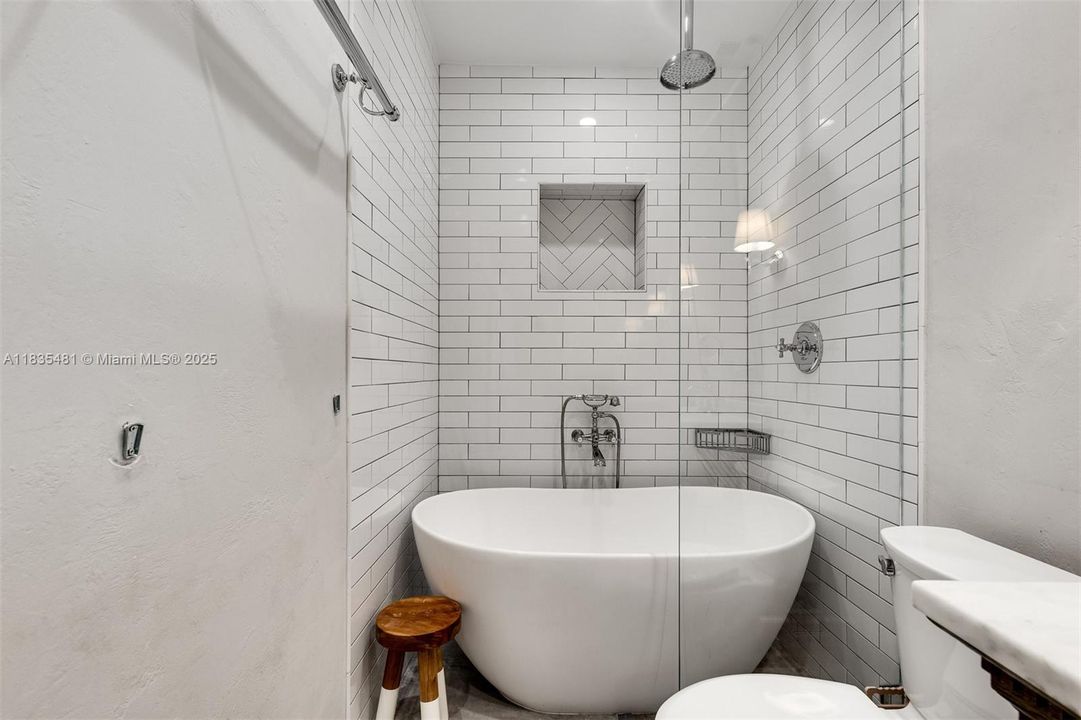 Vendido Recientemente: $1,390,000 (3 camas, 2 baños, 1683 Pies cuadrados)