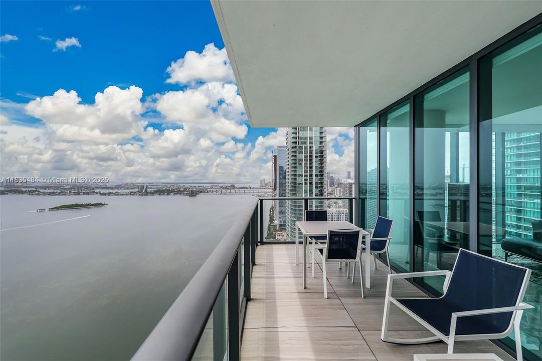 En Venta: $2,200,000 (3 camas, 3 baños, 1634 Pies cuadrados)