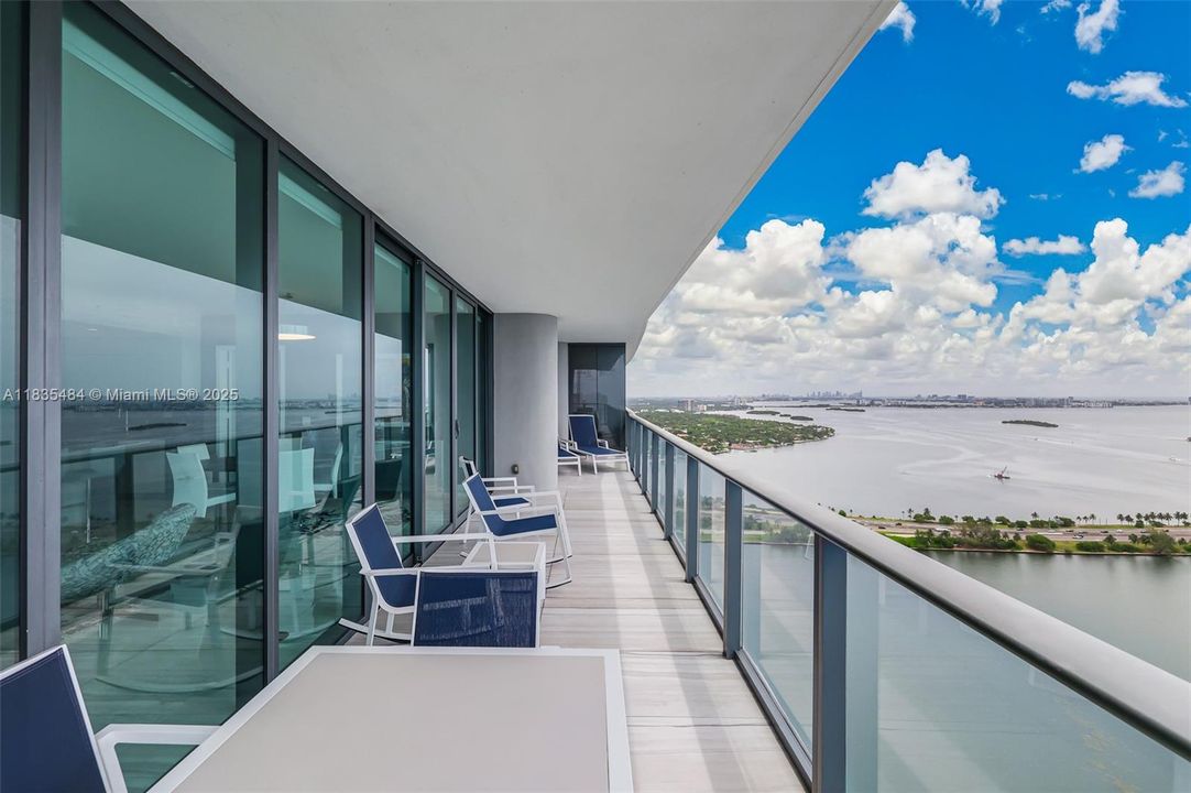 En Venta: $2,200,000 (3 camas, 3 baños, 1634 Pies cuadrados)