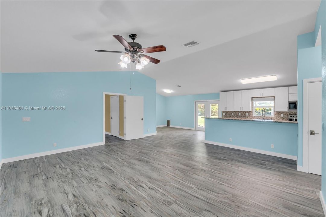 For Sale: $608,000 (3 beds, 2 baths, 1700 Square Feet)