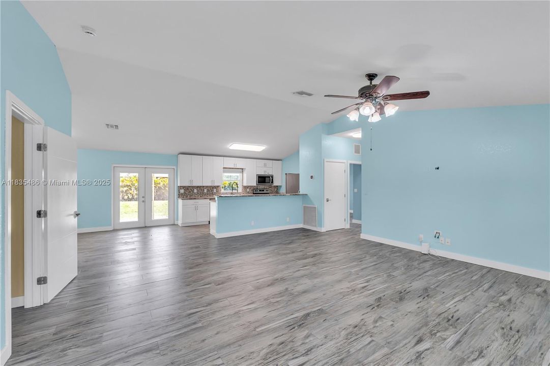 For Sale: $608,000 (3 beds, 2 baths, 1700 Square Feet)