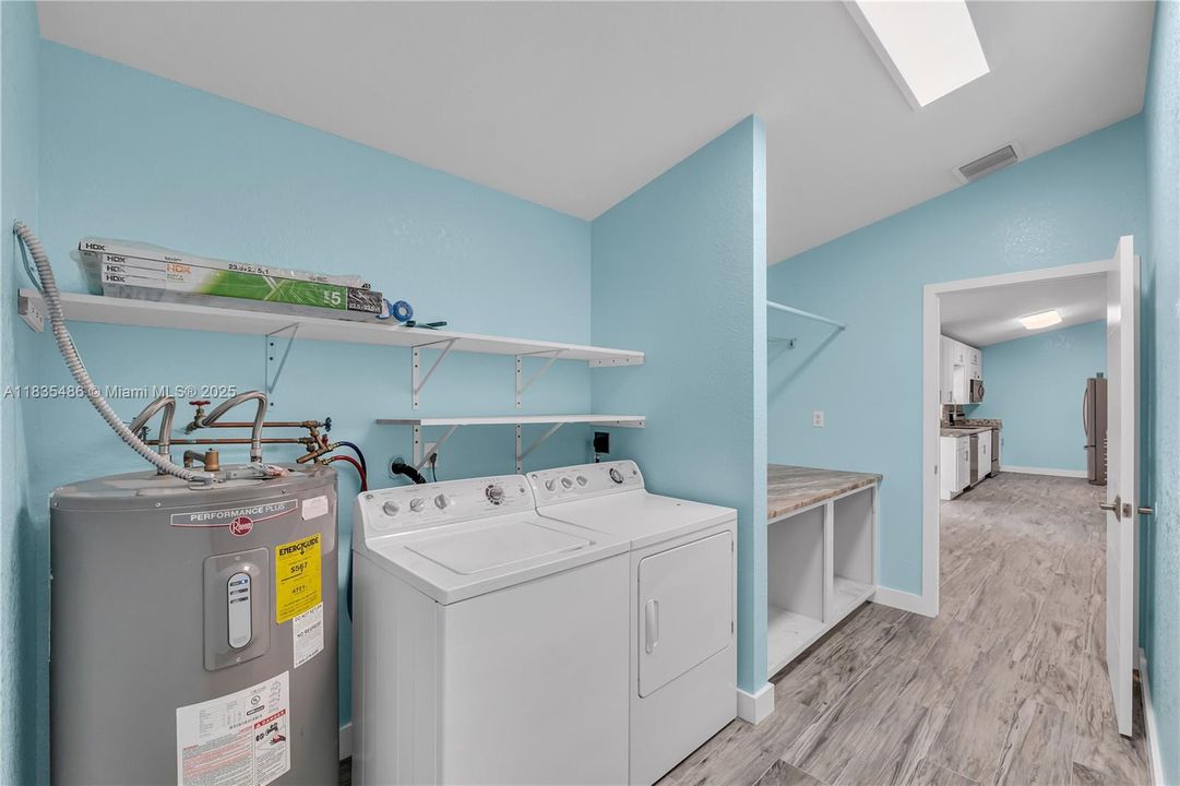 For Sale: $608,000 (3 beds, 2 baths, 1700 Square Feet)