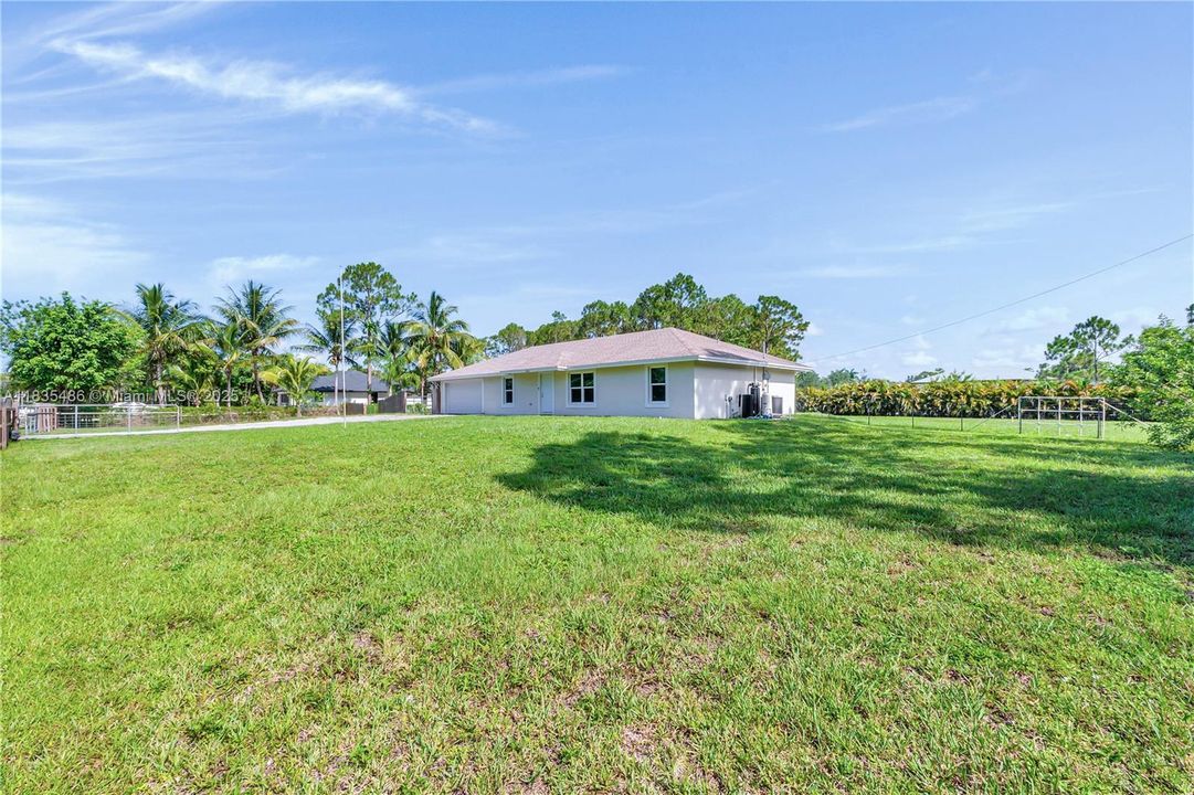 For Sale: $608,000 (3 beds, 2 baths, 1700 Square Feet)