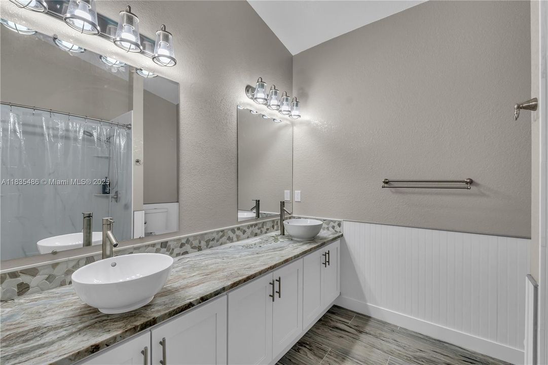 For Sale: $608,000 (3 beds, 2 baths, 1700 Square Feet)