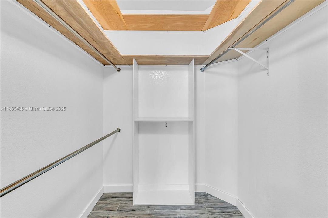 For Sale: $608,000 (3 beds, 2 baths, 1700 Square Feet)