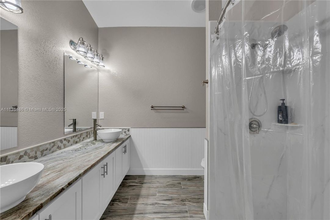 For Sale: $608,000 (3 beds, 2 baths, 1700 Square Feet)