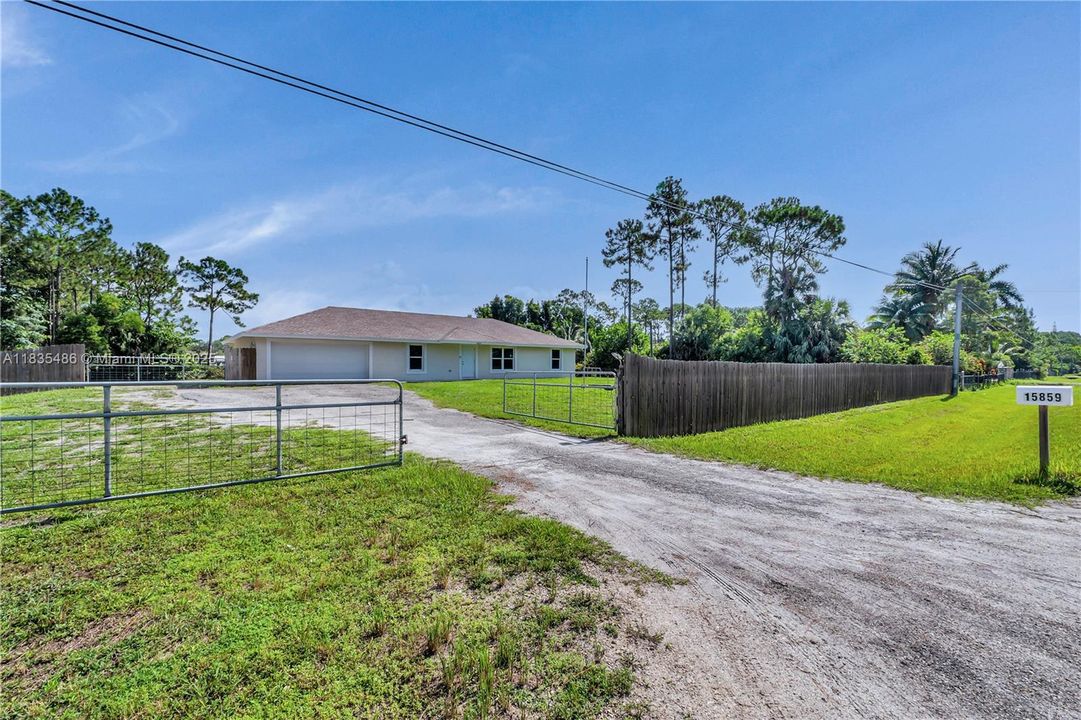 For Sale: $608,000 (3 beds, 2 baths, 1700 Square Feet)