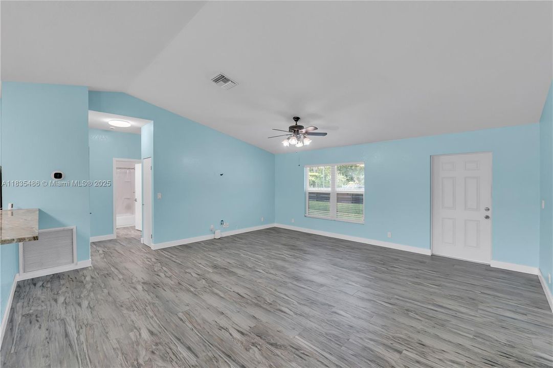 For Sale: $608,000 (3 beds, 2 baths, 1700 Square Feet)