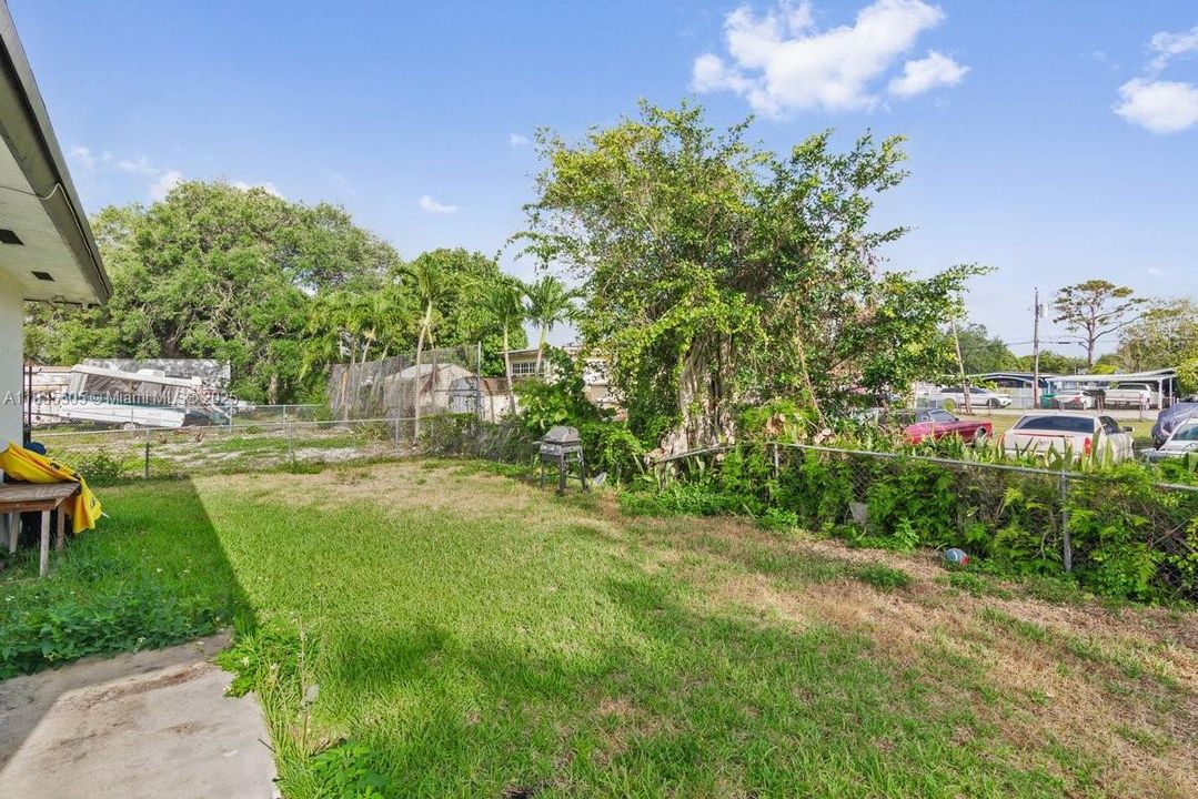 For Sale: $550,000 (3 beds, 2 baths, 1236 Square Feet)