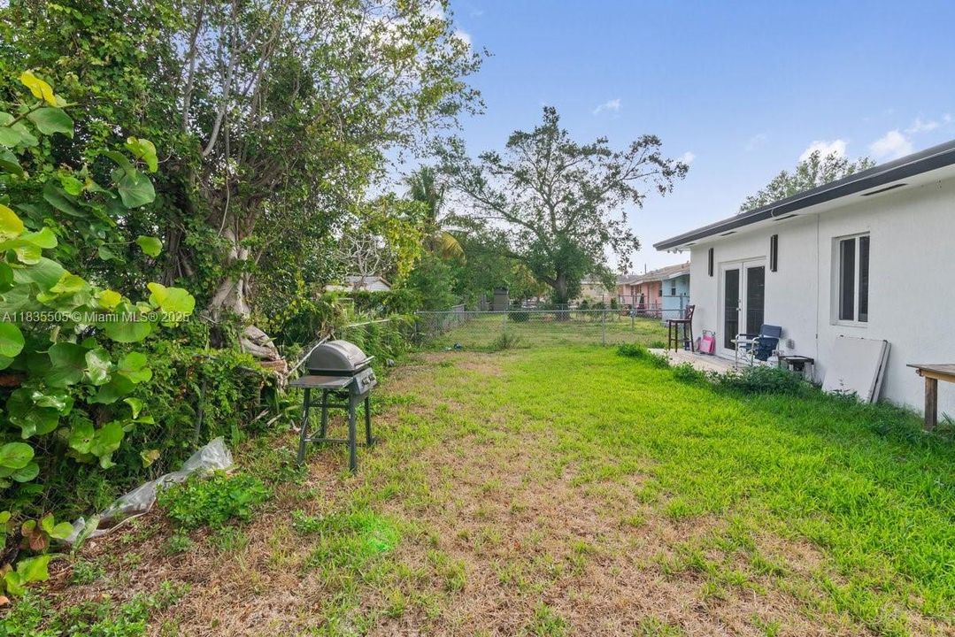 For Sale: $550,000 (3 beds, 2 baths, 1236 Square Feet)