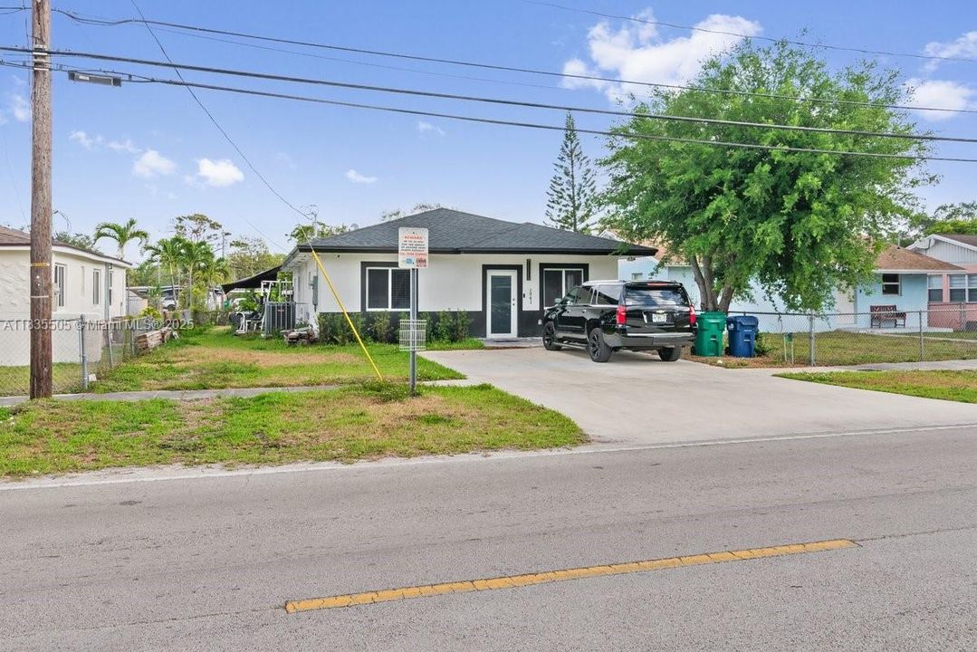 For Sale: $550,000 (3 beds, 2 baths, 1236 Square Feet)
