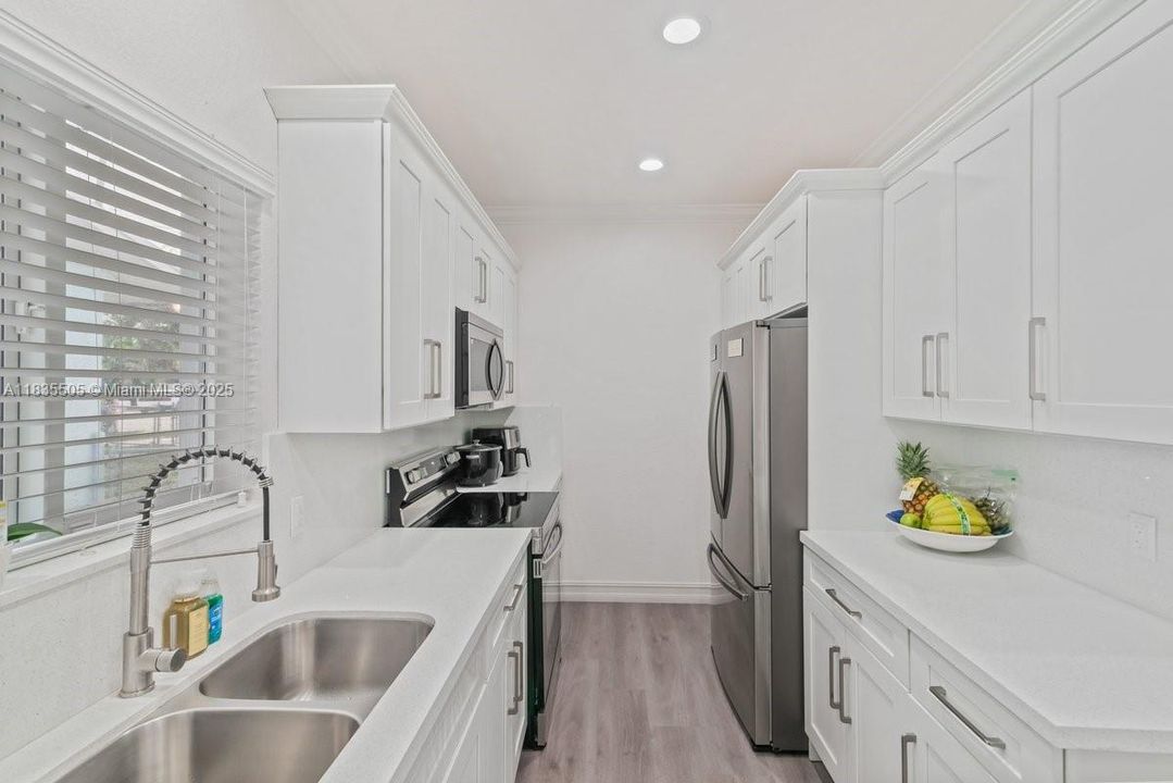 For Sale: $550,000 (3 beds, 2 baths, 1236 Square Feet)