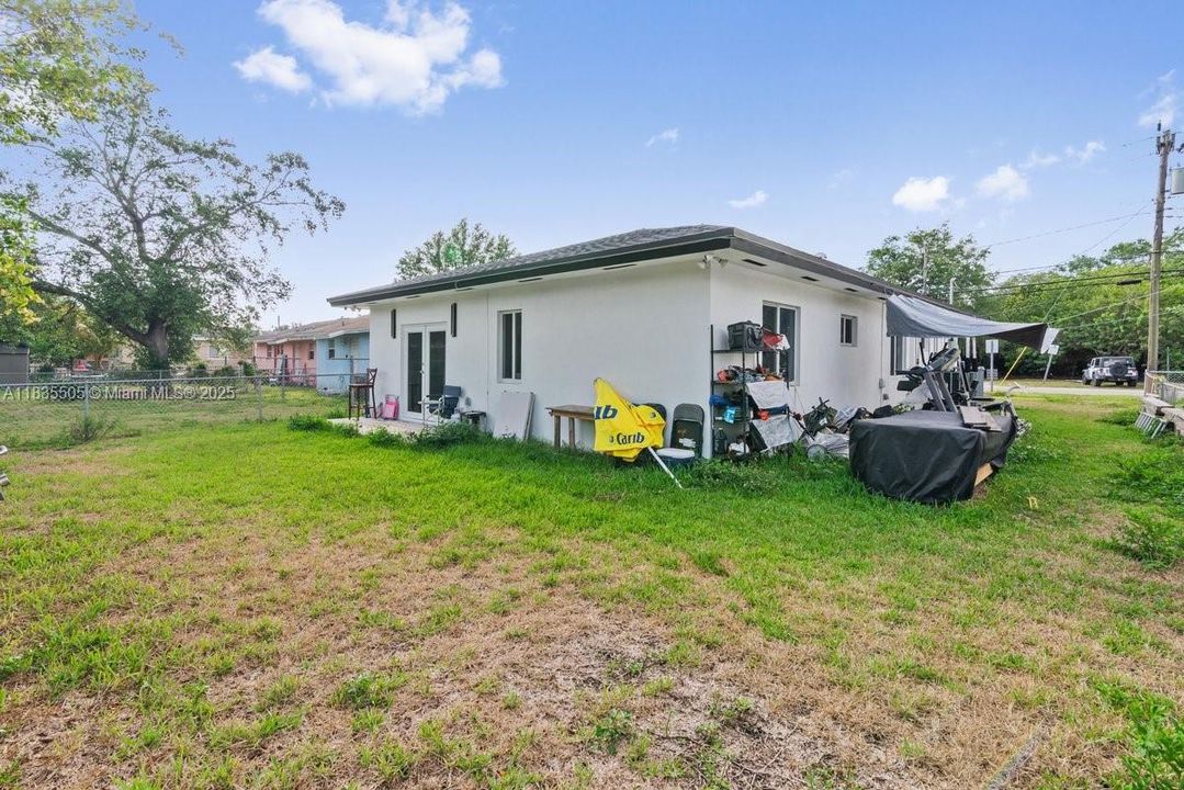 For Sale: $550,000 (3 beds, 2 baths, 1236 Square Feet)