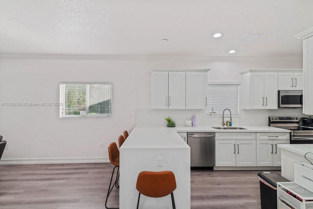 For Sale: $550,000 (3 beds, 2 baths, 1236 Square Feet)