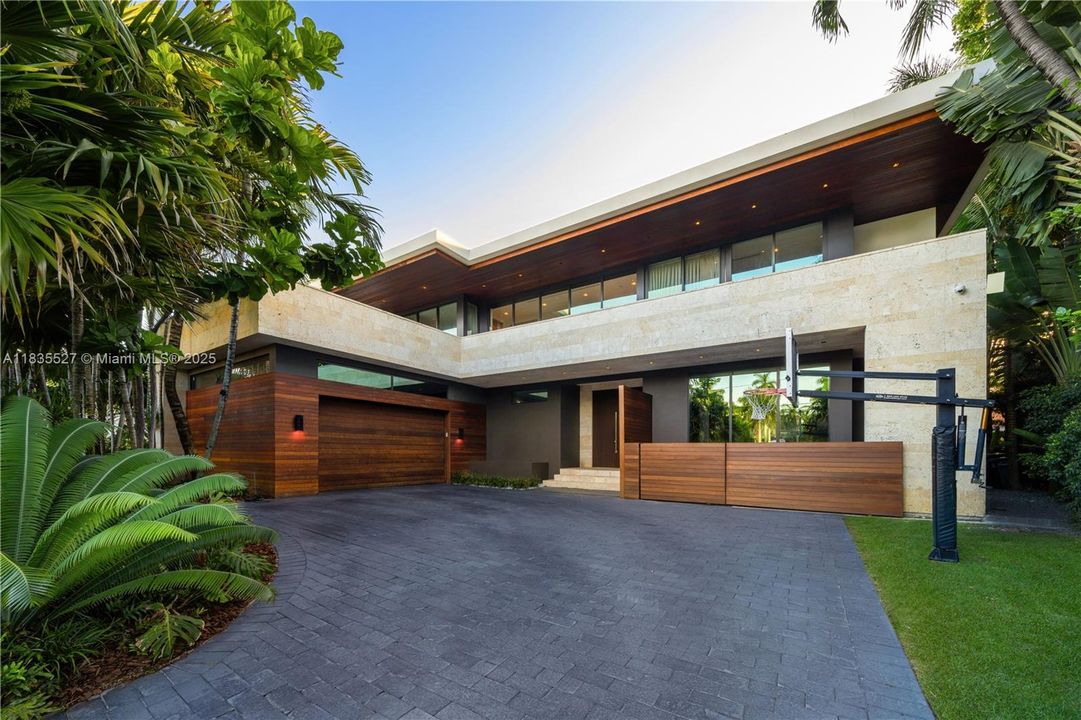 For Sale: $38,000,000 (5 beds, 5 baths, 7890 Square Feet)