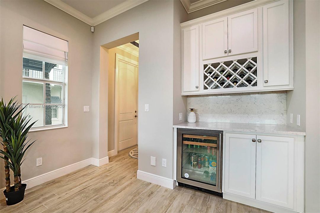 En Venta: $1,175,000 (3 camas, 2 baños, 2058 Pies cuadrados)