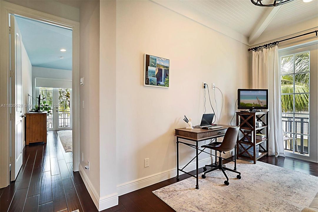 En Venta: $1,175,000 (3 camas, 2 baños, 2058 Pies cuadrados)