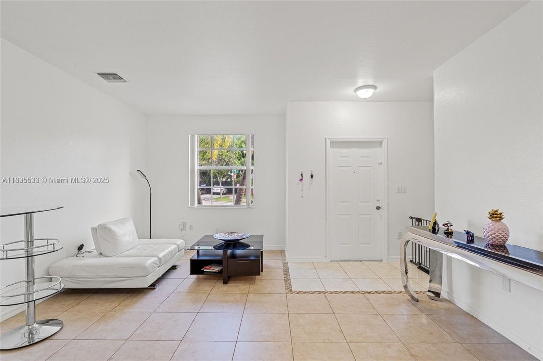 Recently Sold: $345,000 (3 beds, 2 baths, 1587 Square Feet)