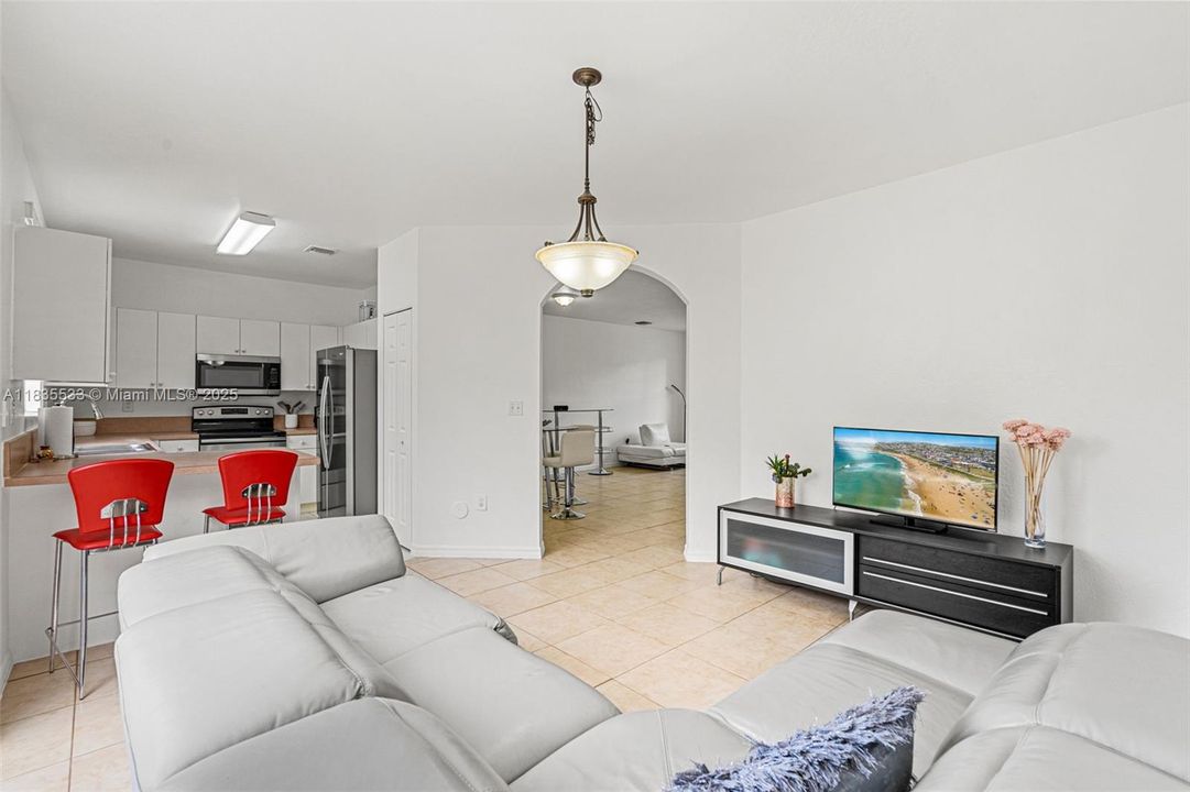 Recently Sold: $345,000 (3 beds, 2 baths, 1587 Square Feet)