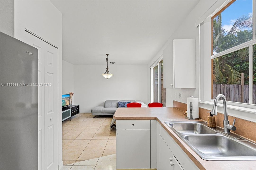 Recently Sold: $345,000 (3 beds, 2 baths, 1587 Square Feet)