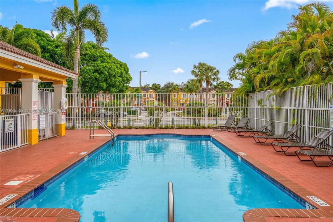 Recently Sold: $345,000 (3 beds, 2 baths, 1587 Square Feet)