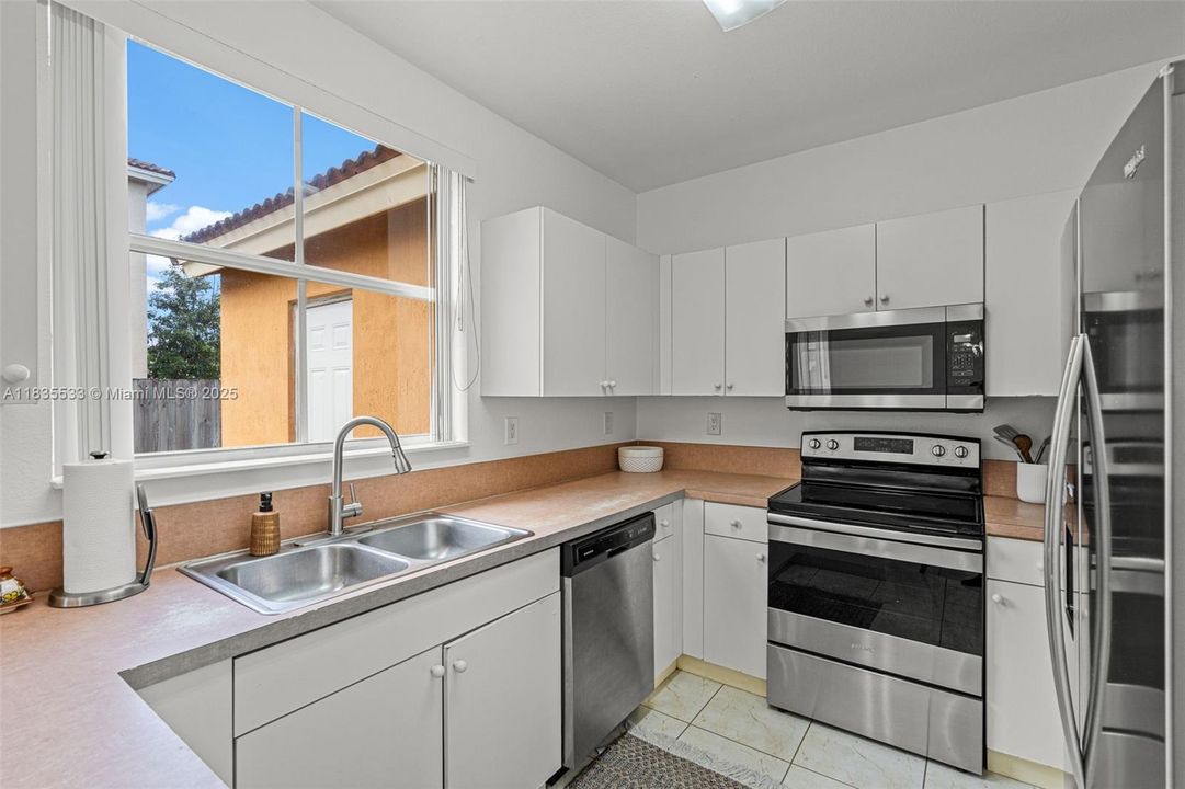 Recently Sold: $345,000 (3 beds, 2 baths, 1587 Square Feet)