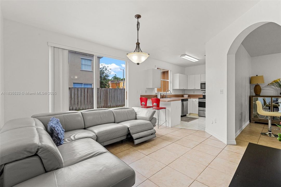 Recently Sold: $345,000 (3 beds, 2 baths, 1587 Square Feet)