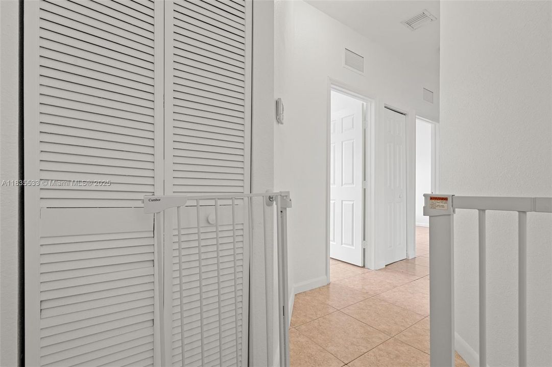 Recently Sold: $345,000 (3 beds, 2 baths, 1587 Square Feet)