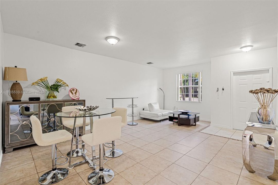 Recently Sold: $345,000 (3 beds, 2 baths, 1587 Square Feet)