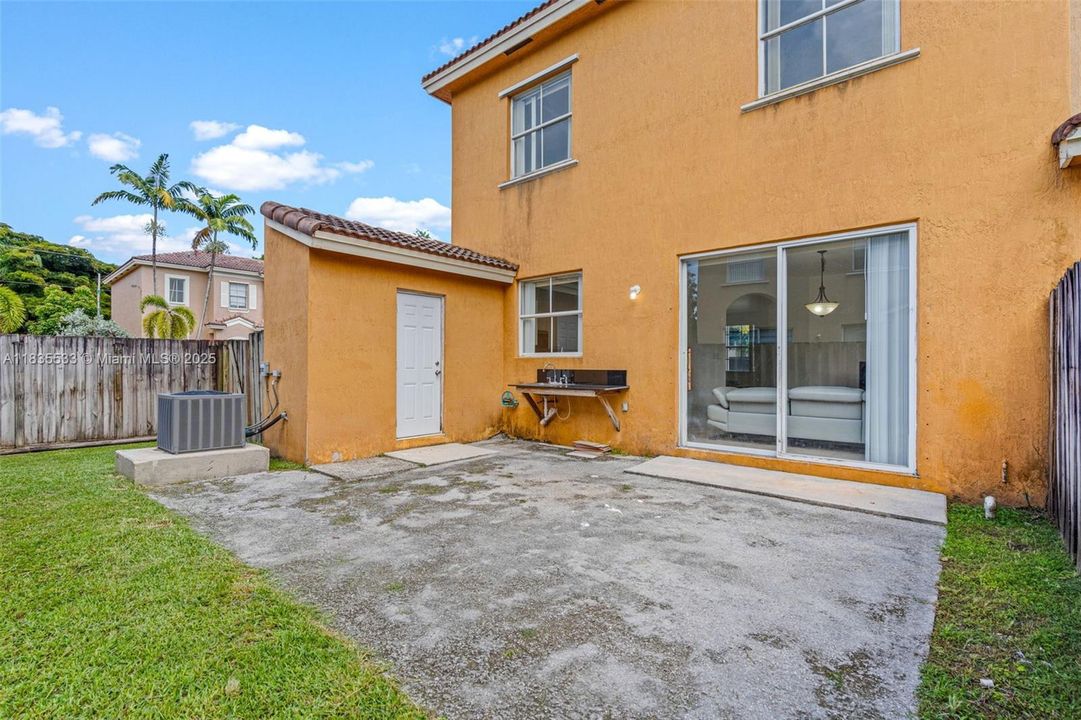 Recently Sold: $345,000 (3 beds, 2 baths, 1587 Square Feet)