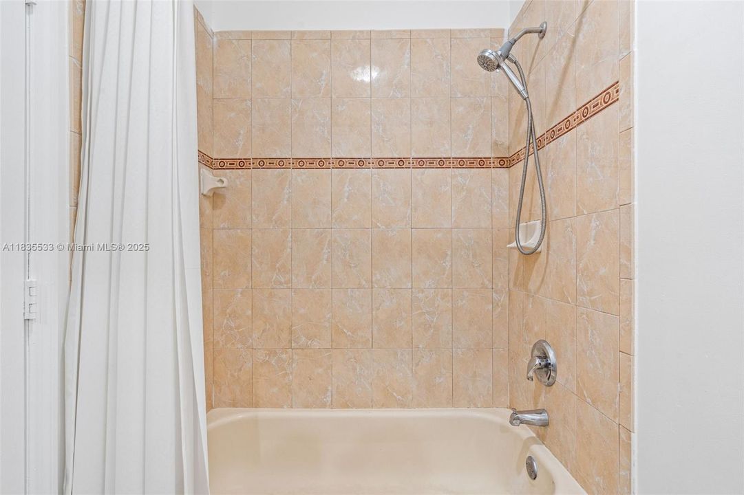 Recently Sold: $345,000 (3 beds, 2 baths, 1587 Square Feet)