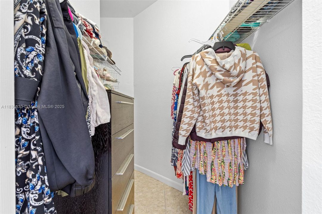 Recently Sold: $345,000 (3 beds, 2 baths, 1587 Square Feet)