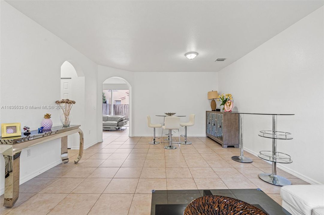 Recently Sold: $345,000 (3 beds, 2 baths, 1587 Square Feet)