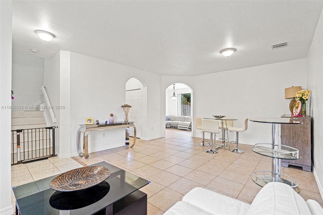 Recently Sold: $345,000 (3 beds, 2 baths, 1587 Square Feet)