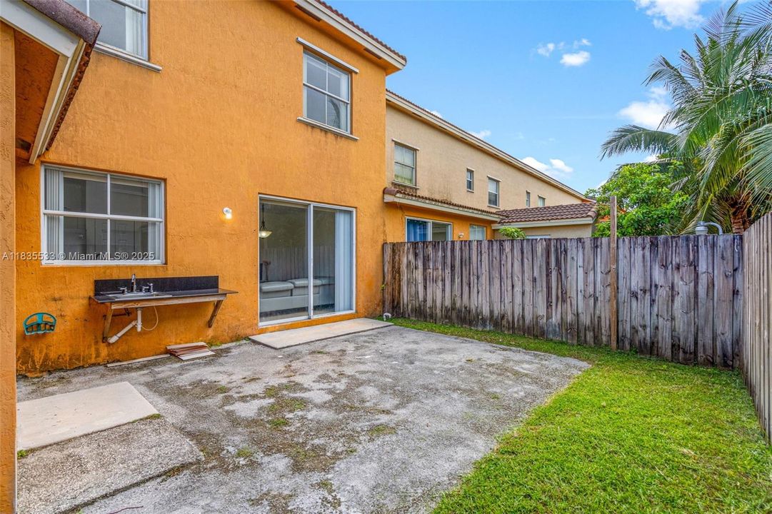 Recently Sold: $345,000 (3 beds, 2 baths, 1587 Square Feet)