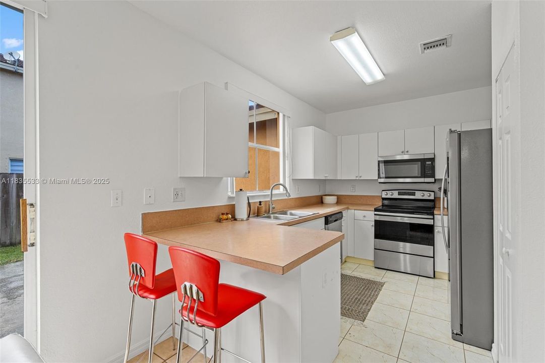 Recently Sold: $345,000 (3 beds, 2 baths, 1587 Square Feet)