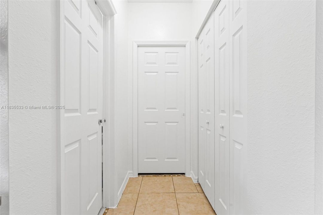 Recently Sold: $345,000 (3 beds, 2 baths, 1587 Square Feet)