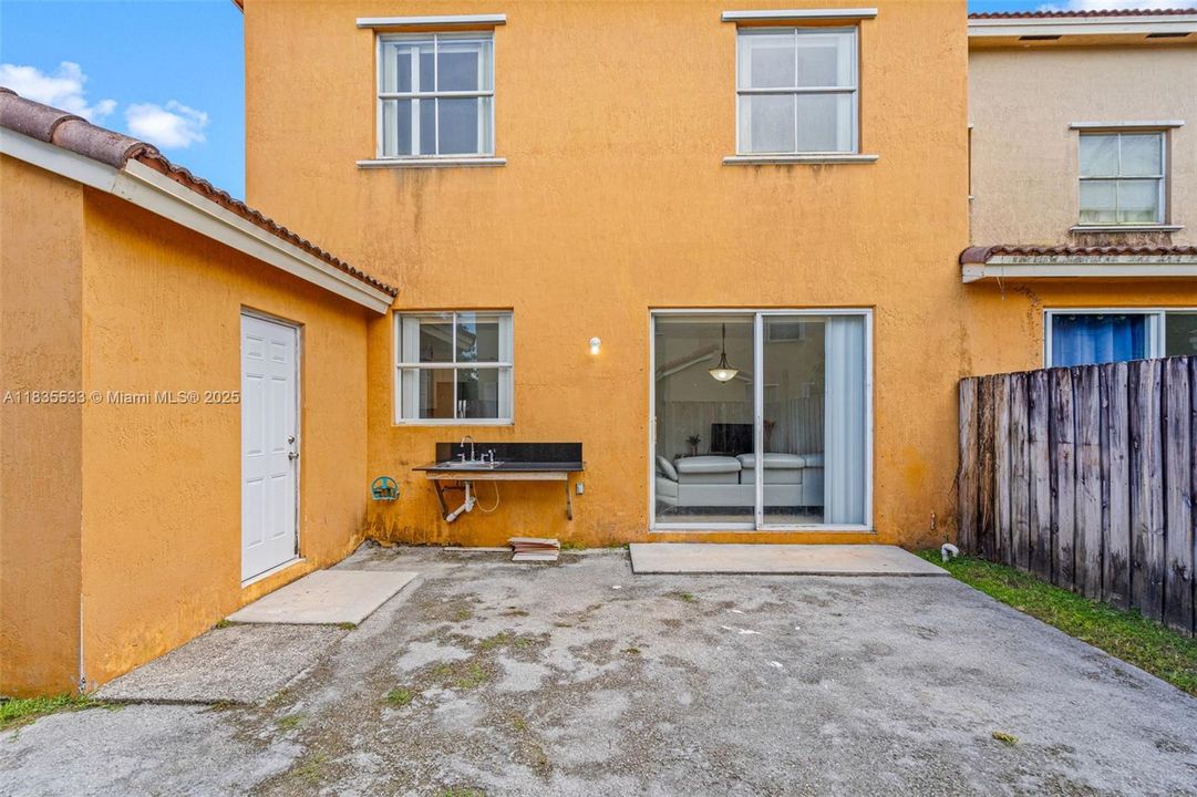 Recently Sold: $345,000 (3 beds, 2 baths, 1587 Square Feet)