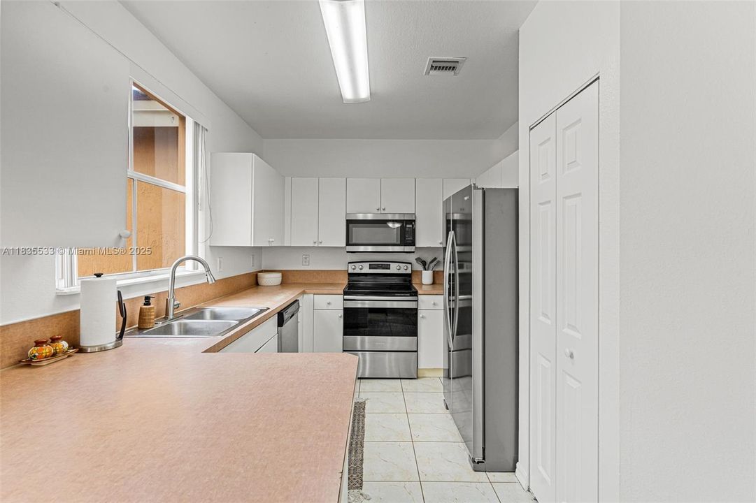 Recently Sold: $345,000 (3 beds, 2 baths, 1587 Square Feet)