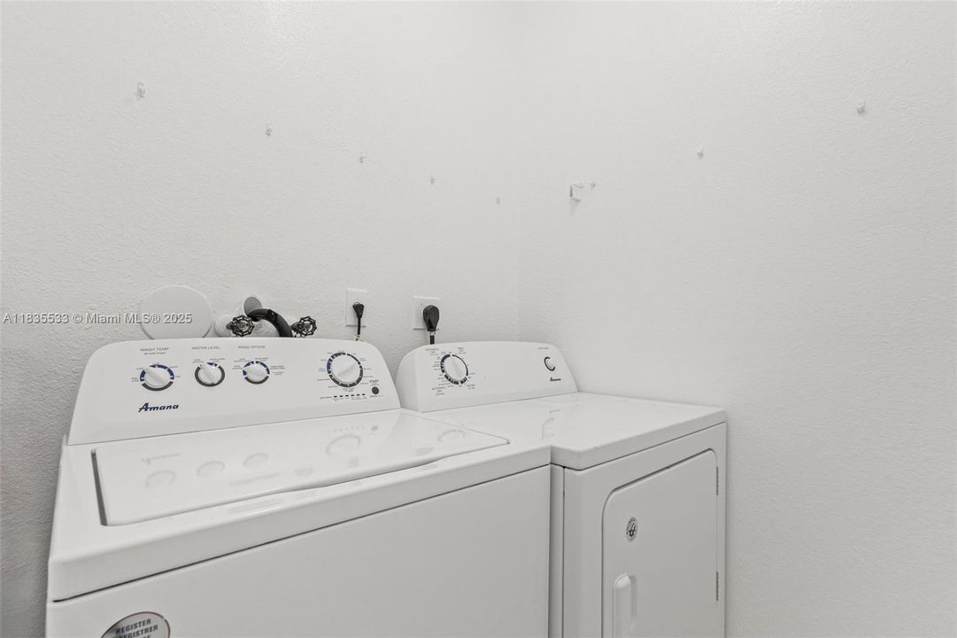 Recently Sold: $345,000 (3 beds, 2 baths, 1587 Square Feet)