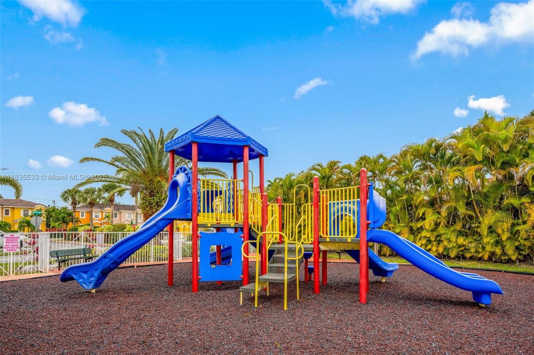 Recently Sold: $345,000 (3 beds, 2 baths, 1587 Square Feet)