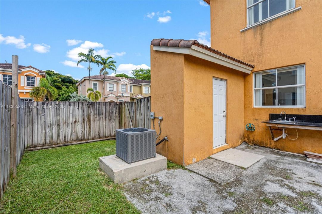 Recently Sold: $345,000 (3 beds, 2 baths, 1587 Square Feet)