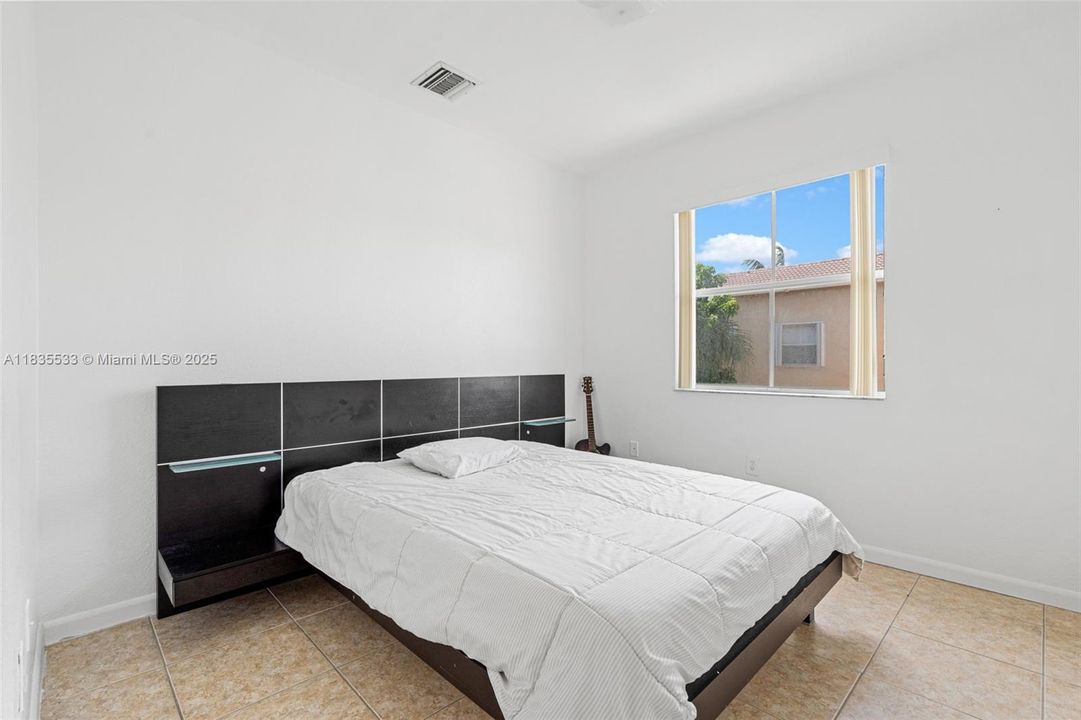 Recently Sold: $345,000 (3 beds, 2 baths, 1587 Square Feet)