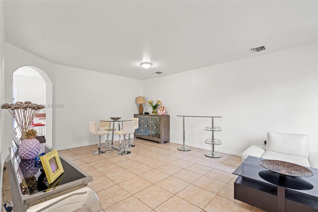 Recently Sold: $345,000 (3 beds, 2 baths, 1587 Square Feet)