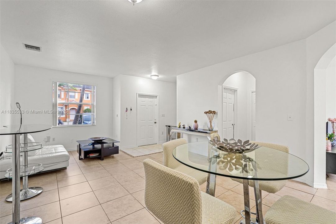 Recently Sold: $345,000 (3 beds, 2 baths, 1587 Square Feet)