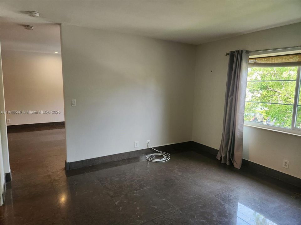 For Sale: $145,000 (1 beds, 1 baths, 750 Square Feet)